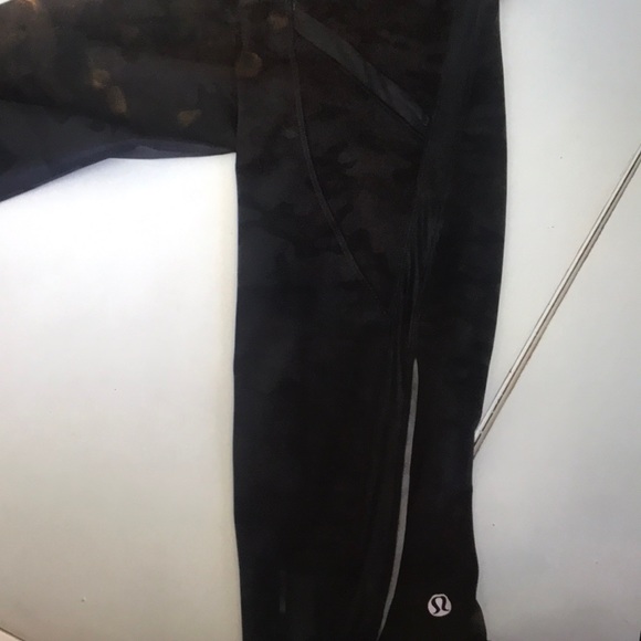 Lululemon Black camo running tights - Picture 3 of 5